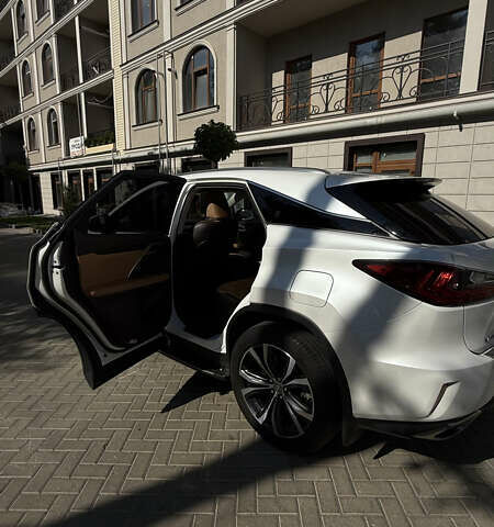 Белый Лексус РХ, объемом двигателя 2 л и пробегом 86 тыс. км за 31900 $, фото 1 на Automoto.ua