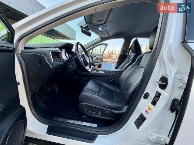 Белый Лексус РХ, объемом двигателя 2 л и пробегом 71 тыс. км за 31900 $, фото 32 на Automoto.ua