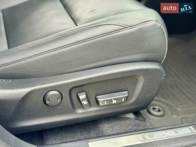 Білий Лексус РХ, об'ємом двигуна 2 л та пробігом 70 тис. км за 32900 $, фото 49 на Automoto.ua