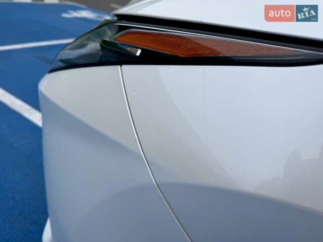 Білий Лексус РХ, об'ємом двигуна 2 л та пробігом 70 тис. км за 32900 $, фото 71 на Automoto.ua