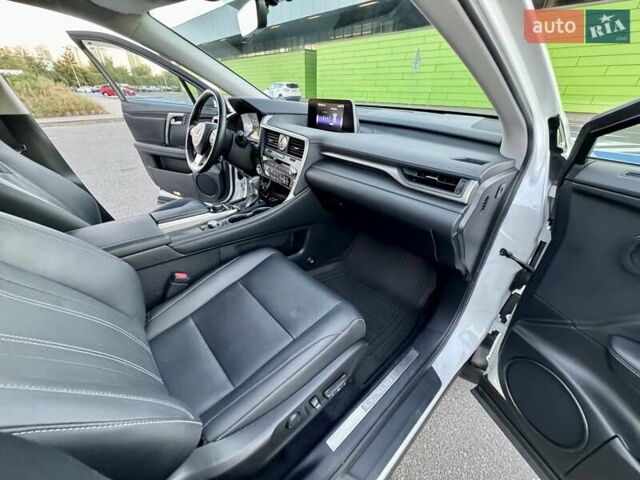 Білий Лексус РХ, об'ємом двигуна 2 л та пробігом 70 тис. км за 32900 $, фото 44 на Automoto.ua