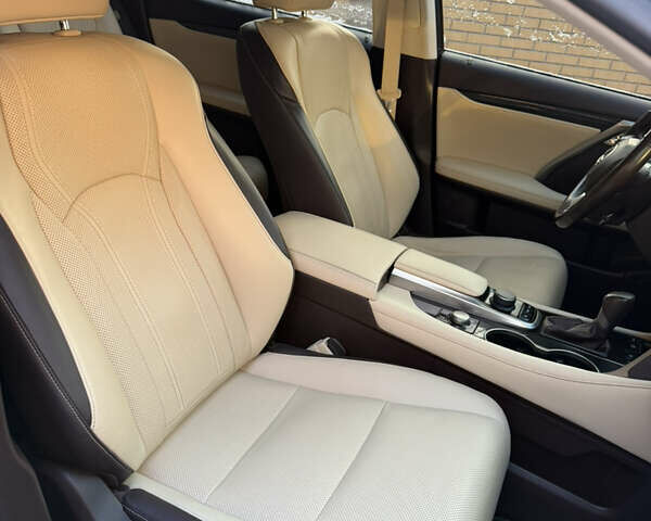 Білий Лексус РХ, об'ємом двигуна 2 л та пробігом 113 тис. км за 29000 $, фото 7 на Automoto.ua