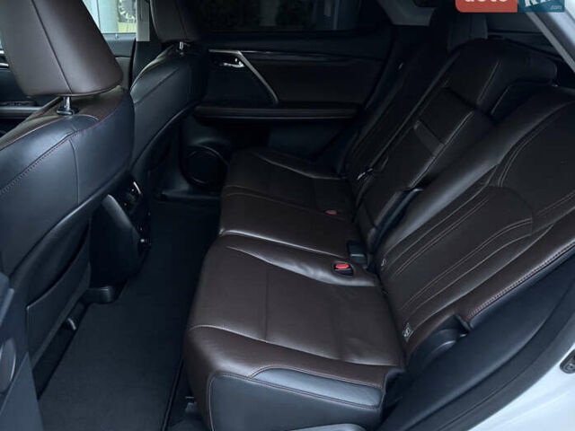 Білий Лексус РХ, об'ємом двигуна 2 л та пробігом 179 тис. км за 29990 $, фото 72 на Automoto.ua