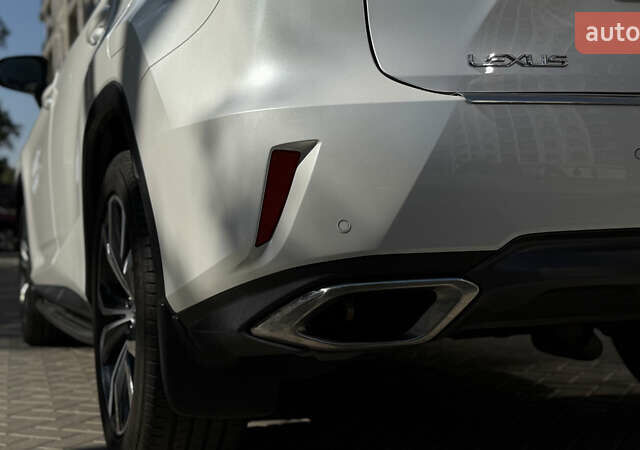 Белый Лексус РХ, объемом двигателя 2 л и пробегом 86 тыс. км за 31900 $, фото 8 на Automoto.ua