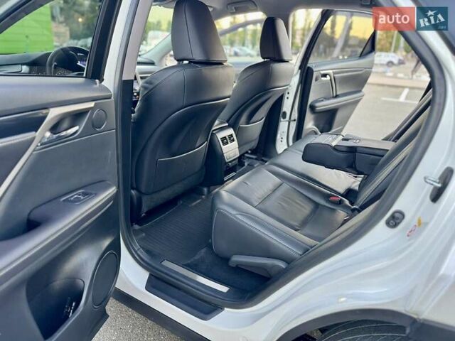 Білий Лексус РХ, об'ємом двигуна 2 л та пробігом 70 тис. км за 32900 $, фото 33 на Automoto.ua