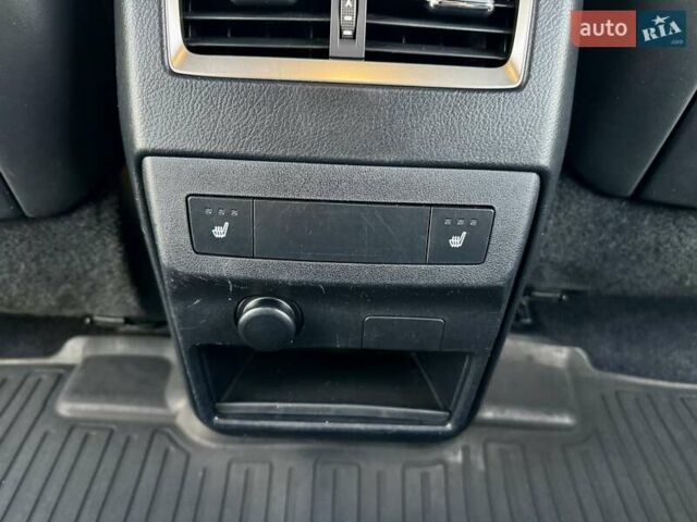 Білий Лексус РХ, об'ємом двигуна 2 л та пробігом 70 тис. км за 32900 $, фото 40 на Automoto.ua