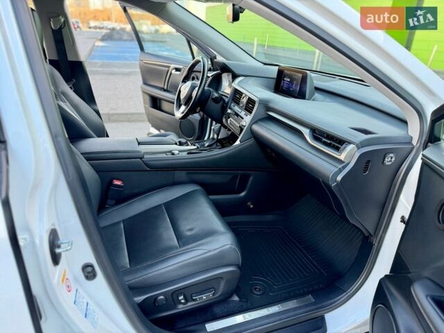 Белый Лексус РХ, объемом двигателя 2 л и пробегом 71 тыс. км за 31900 $, фото 49 на Automoto.ua