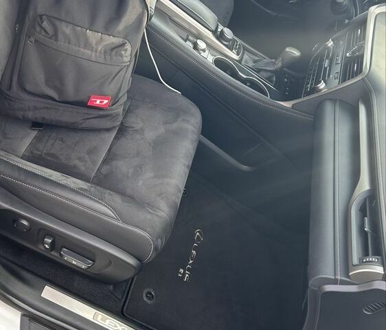 Білий Лексус РХ, об'ємом двигуна 2 л та пробігом 100 тис. км за 32999 $, фото 17 на Automoto.ua