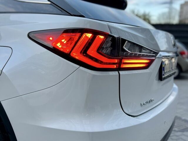 Белый Лексус РХ, объемом двигателя 2 л и пробегом 68 тыс. км за 32900 $, фото 19 на Automoto.ua