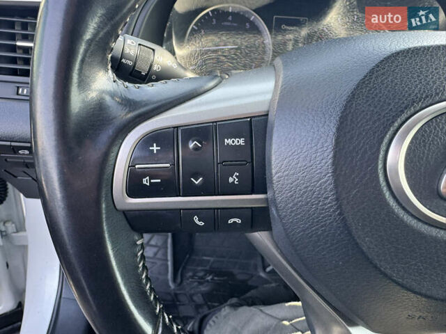 Білий Лексус РХ, об'ємом двигуна 2 л та пробігом 116 тис. км за 29300 $, фото 25 на Automoto.ua