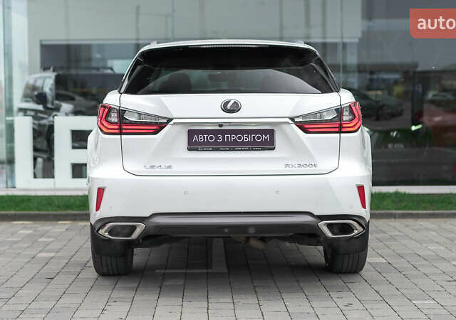 Белый Лексус РХ, объемом двигателя 2 л и пробегом 122 тыс. км за 31403 $, фото 3 на Automoto.ua