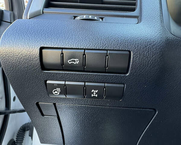 Белый Лексус РХ, объемом двигателя 2 л и пробегом 296 тыс. км за 23700 $, фото 11 на Automoto.ua