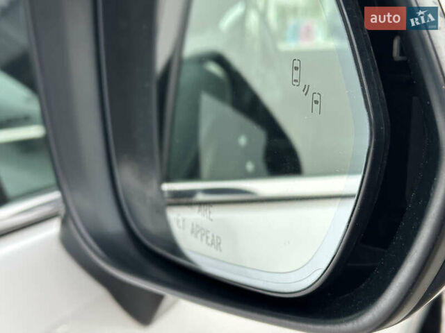 Белый Лексус РХ, объемом двигателя 3.5 л и пробегом 143 тыс. км за 33500 $, фото 88 на Automoto.ua