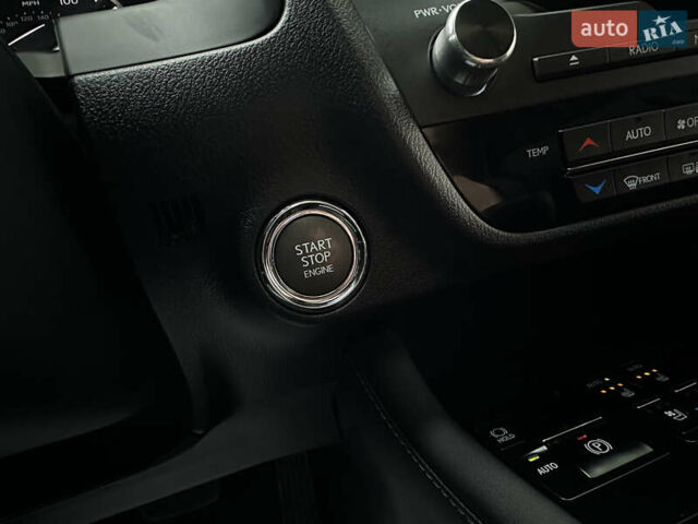 Белый Лексус РХ, объемом двигателя 3.5 л и пробегом 143 тыс. км за 33500 $, фото 163 на Automoto.ua