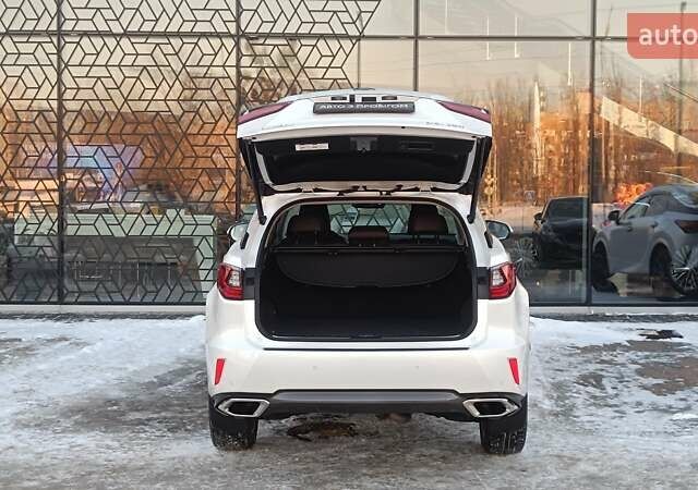 Белый Лексус РХ, объемом двигателя 2 л и пробегом 38 тыс. км за 38475 $, фото 9 на Automoto.ua