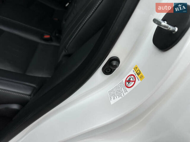 Белый Лексус РХ, объемом двигателя 3.5 л и пробегом 143 тыс. км за 33500 $, фото 124 на Automoto.ua
