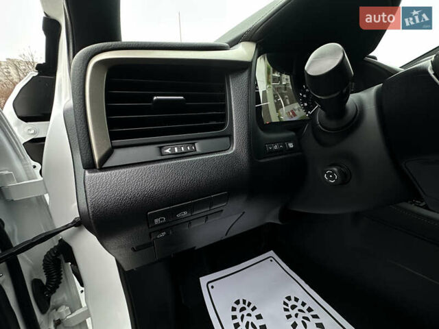 Белый Лексус РХ, объемом двигателя 3.5 л и пробегом 143 тыс. км за 33500 $, фото 103 на Automoto.ua