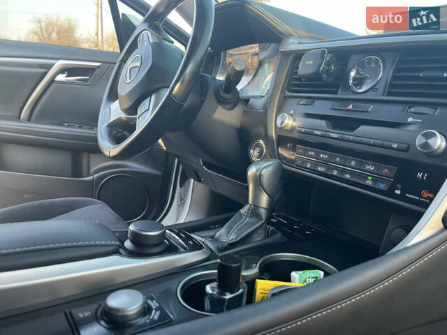 Білий Лексус РХ, об'ємом двигуна 2 л та пробігом 58 тис. км за 33800 $, фото 24 на Automoto.ua