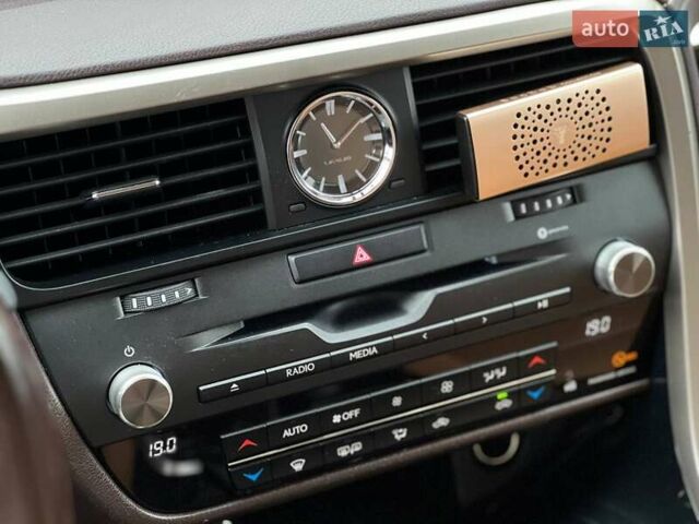 Белый Лексус РХ, объемом двигателя 2 л и пробегом 121 тыс. км за 34999 $, фото 59 на Automoto.ua
