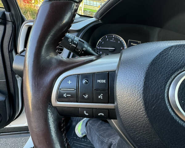 Белый Лексус РХ, объемом двигателя 2 л и пробегом 296 тыс. км за 23700 $, фото 6 на Automoto.ua