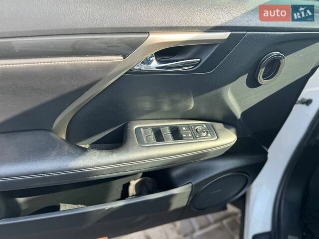Білий Лексус РХ, об'ємом двигуна 2 л та пробігом 130 тис. км за 27500 $, фото 17 на Automoto.ua