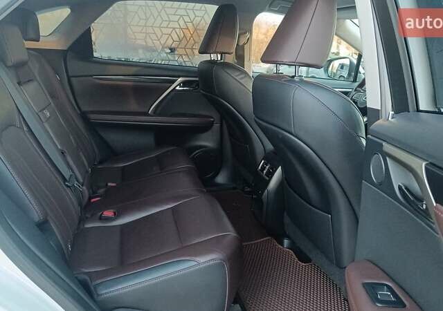 Белый Лексус РХ, объемом двигателя 2 л и пробегом 38 тыс. км за 38475 $, фото 6 на Automoto.ua