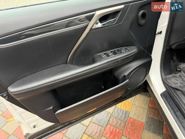 Білий Лексус РХ, об'ємом двигуна 2 л та пробігом 113 тис. км за 31500 $, фото 29 на Automoto.ua