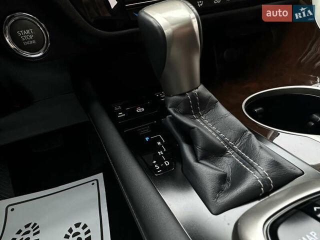 Белый Лексус РХ, объемом двигателя 3.5 л и пробегом 143 тыс. км за 33500 $, фото 162 на Automoto.ua