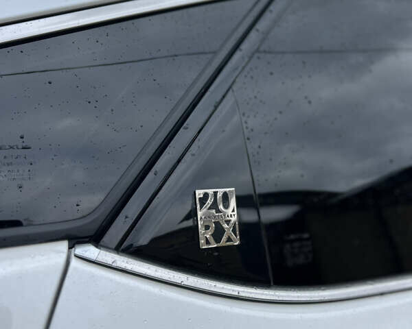 Белый Лексус РХ, объемом двигателя 2 л и пробегом 68 тыс. км за 29700 $, фото 7 на Automoto.ua