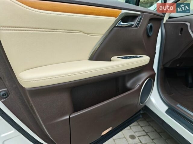 Білий Лексус РХ, об'ємом двигуна 3.46 л та пробігом 71 тис. км за 32000 $, фото 34 на Automoto.ua