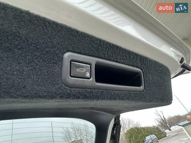 Белый Лексус РХ, объемом двигателя 3.5 л и пробегом 143 тыс. км за 33500 $, фото 137 на Automoto.ua