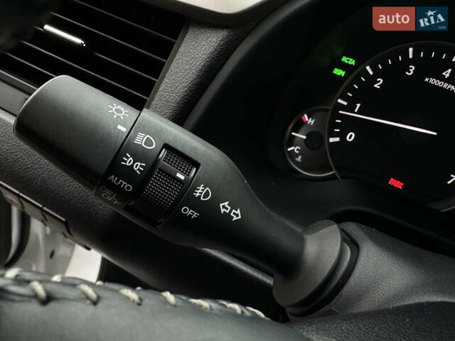 Белый Лексус РХ, объемом двигателя 3.5 л и пробегом 143 тыс. км за 33500 $, фото 113 на Automoto.ua