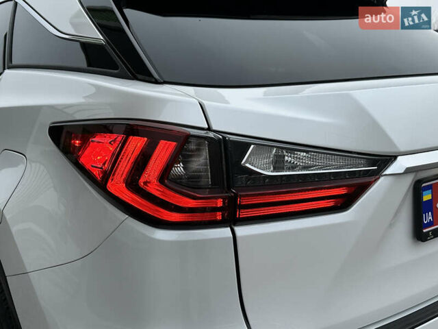 Белый Лексус РХ, объемом двигателя 3.5 л и пробегом 143 тыс. км за 33500 $, фото 78 на Automoto.ua