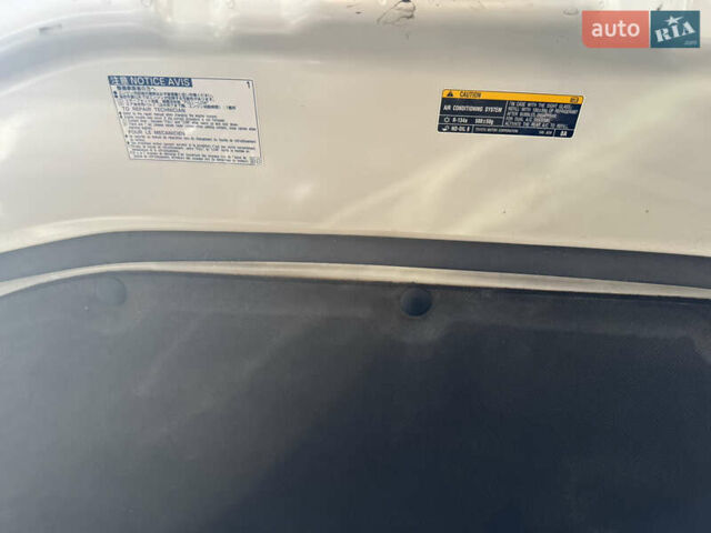 Білий Лексус РХ, об'ємом двигуна 2 л та пробігом 116 тис. км за 29300 $, фото 31 на Automoto.ua