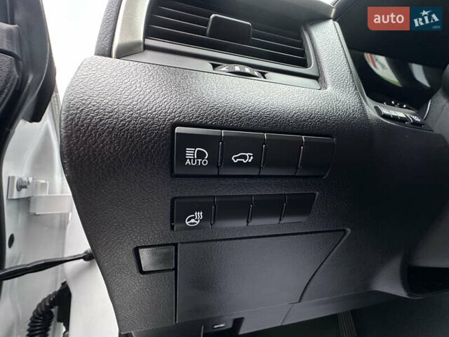 Белый Лексус РХ, объемом двигателя 3.5 л и пробегом 143 тыс. км за 33500 $, фото 105 на Automoto.ua