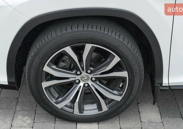 Белый Лексус РХ, объемом двигателя 2 л и пробегом 122 тыс. км за 31403 $, фото 11 на Automoto.ua