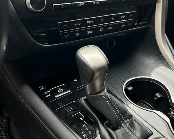 Белый Лексус РХ, объемом двигателя 2 л и пробегом 68 тыс. км за 29700 $, фото 18 на Automoto.ua