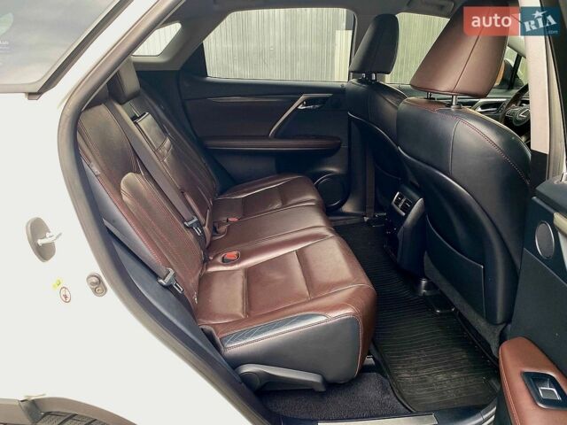 Білий Лексус РХ, об'ємом двигуна 2 л та пробігом 150 тис. км за 25700 $, фото 20 на Automoto.ua