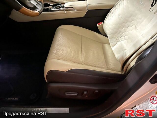 Белый Лексус РХ, объемом двигателя 35 л и пробегом 64 тыс. км за 33000 $, фото 6 на Automoto.ua
