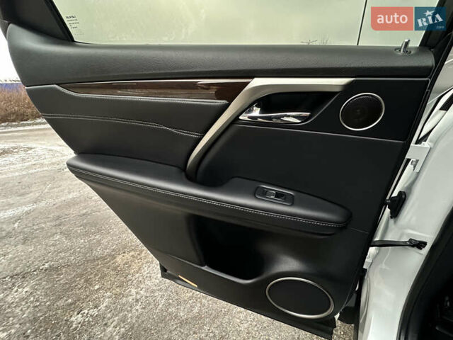 Белый Лексус РХ, объемом двигателя 3.5 л и пробегом 143 тыс. км за 33500 $, фото 119 на Automoto.ua