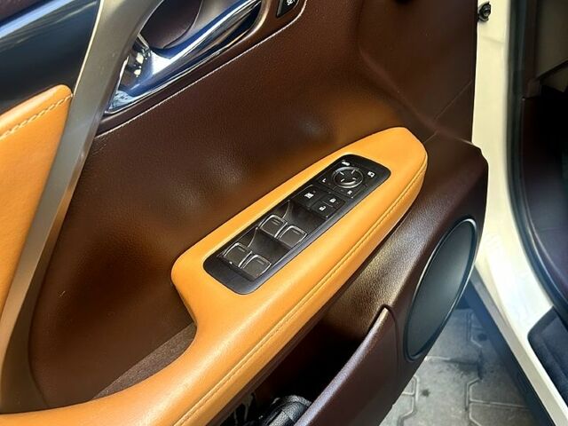 Белый Лексус РХ, объемом двигателя 2 л и пробегом 146 тыс. км за 29500 $, фото 3 на Automoto.ua