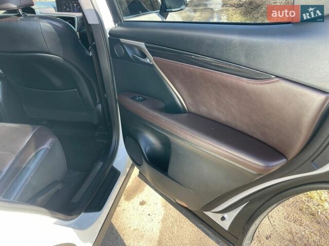 Белый Лексус РХ, объемом двигателя 2 л и пробегом 146 тыс. км за 27500 $, фото 19 на Automoto.ua