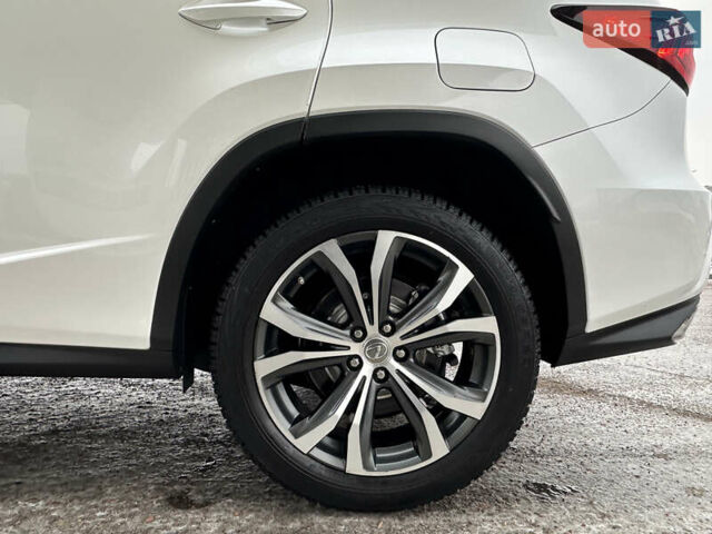 Белый Лексус РХ, объемом двигателя 3.5 л и пробегом 143 тыс. км за 33500 $, фото 46 на Automoto.ua