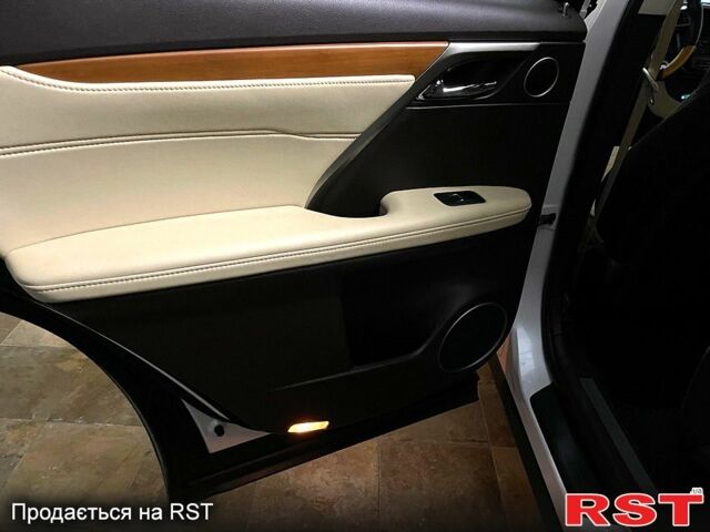 Белый Лексус РХ, объемом двигателя 35 л и пробегом 64 тыс. км за 33000 $, фото 7 на Automoto.ua