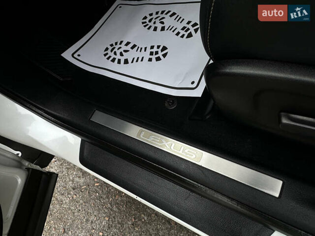 Белый Лексус РХ, объемом двигателя 3.5 л и пробегом 143 тыс. км за 33500 $, фото 97 на Automoto.ua