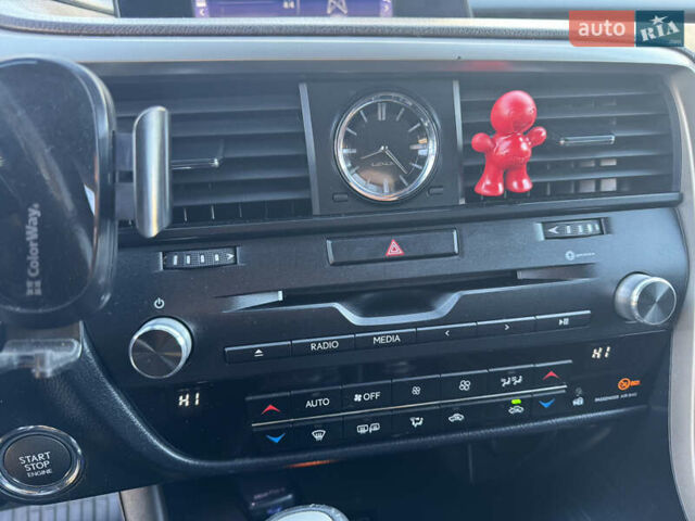 Белый Лексус РХ, объемом двигателя 2 л и пробегом 296 тыс. км за 23700 $, фото 12 на Automoto.ua