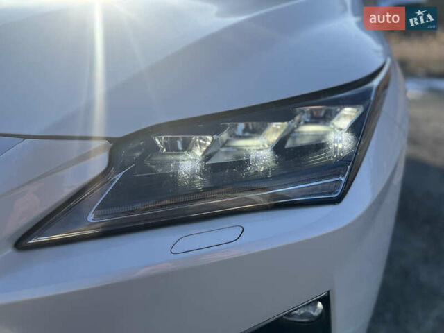 Білий Лексус РХ, об'ємом двигуна 2 л та пробігом 58 тис. км за 33800 $, фото 34 на Automoto.ua