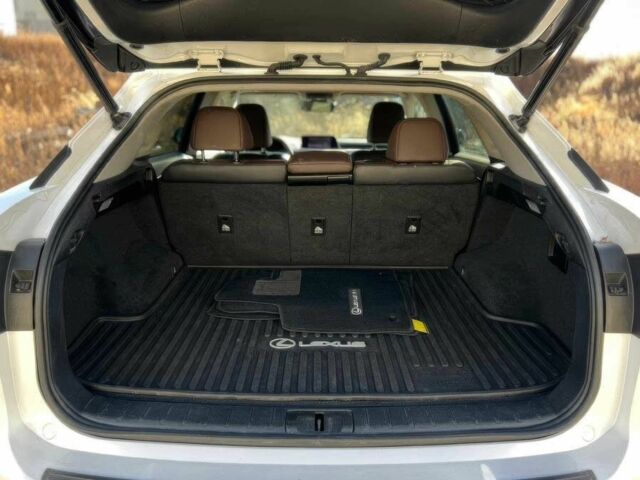 Белый Лексус РХ, объемом двигателя 3.5 л и пробегом 69 тыс. км за 13200 $, фото 18 на Automoto.ua