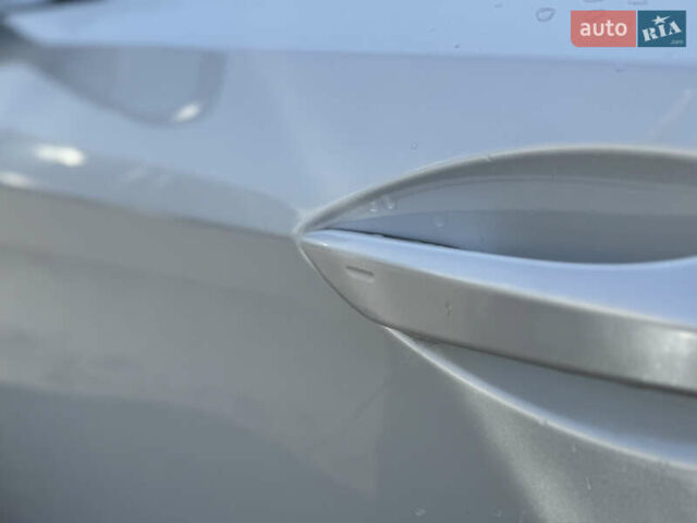 Білий Лексус РХ, об'ємом двигуна 2 л та пробігом 116 тис. км за 29300 $, фото 14 на Automoto.ua