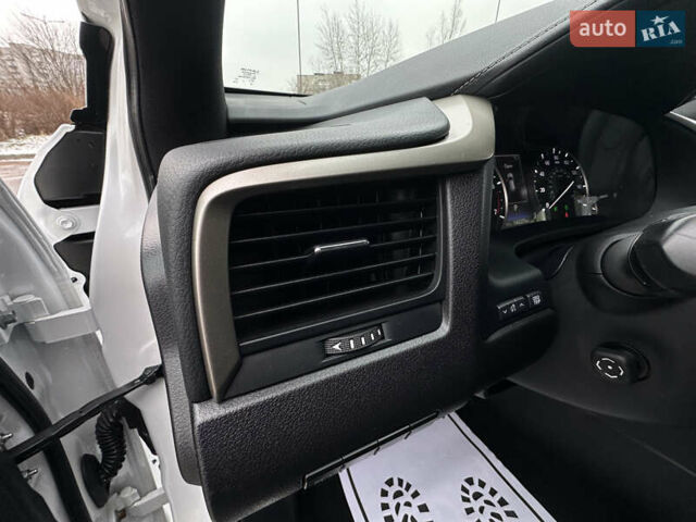 Белый Лексус РХ, объемом двигателя 3.5 л и пробегом 143 тыс. км за 33500 $, фото 104 на Automoto.ua